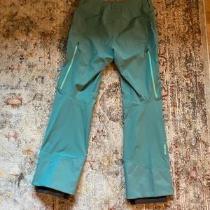 PATAGONIA NEVER WORN SKI PANTS